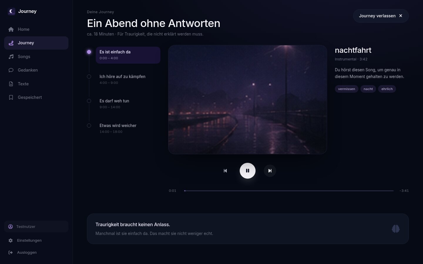 Die Journey-Ansicht: links die Abschnitte der Reise, in der Mitte ein nächtliches Bild mit Abspielsteuerung, rechts Angaben zum laufenden Song.
